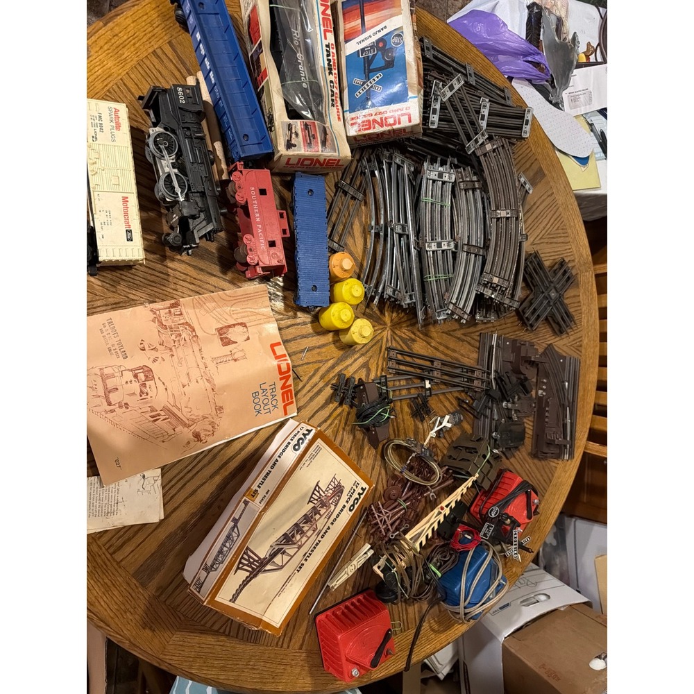 Vintage Lionel 8602 Train Set Lot O27 Gauge Track Tyco Bridge Layout Book